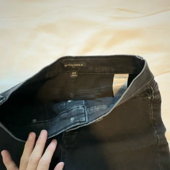 Banana Republic Mid Length Black Denim Shorts High Rise 4.5 Inseam Chic Everyday - Picture 3 of 5